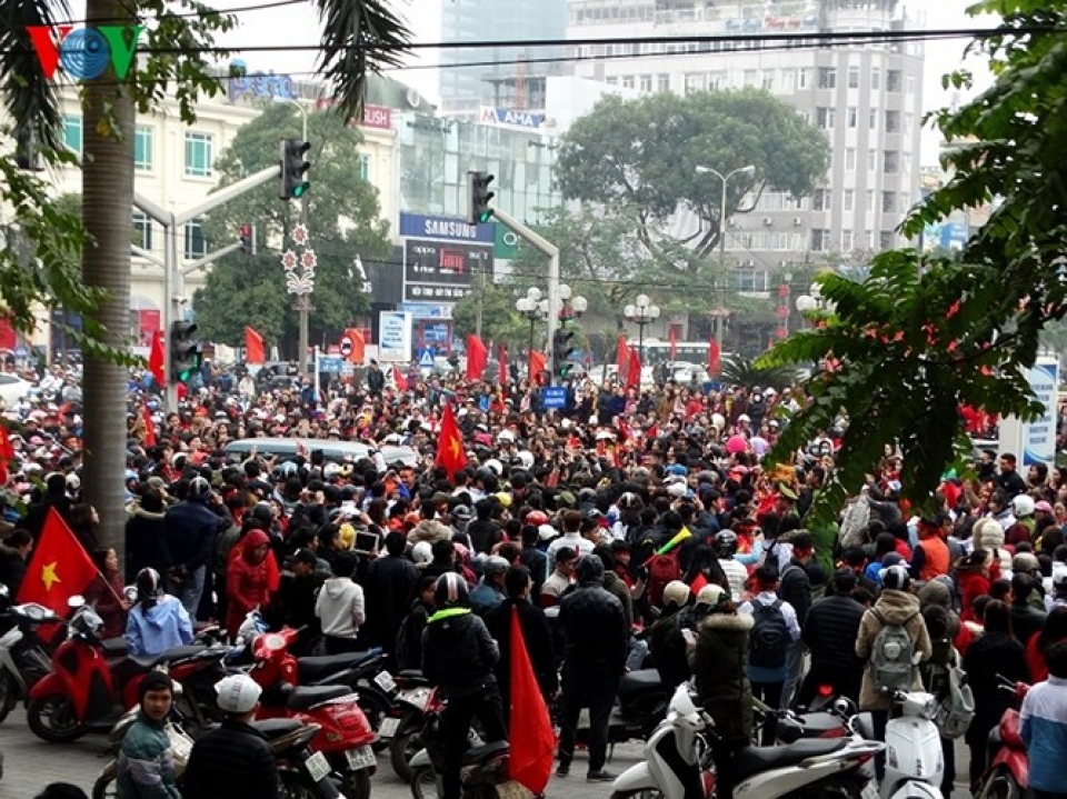 ve thanh hoa bui tien dung nhan ngay tien thuong khung