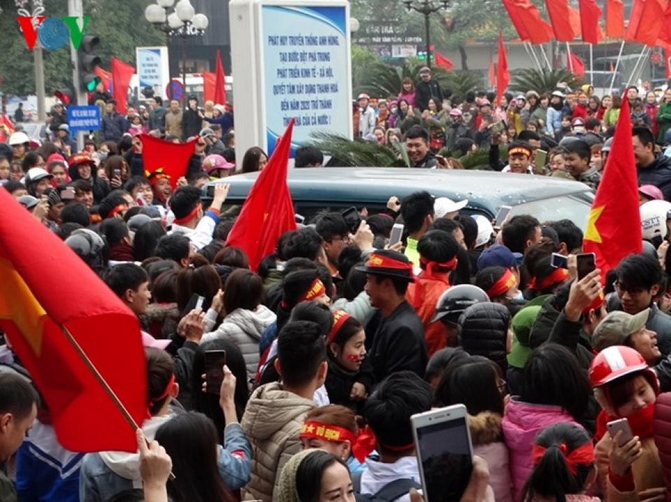 ve thanh hoa bui tien dung nhan ngay tien thuong khung