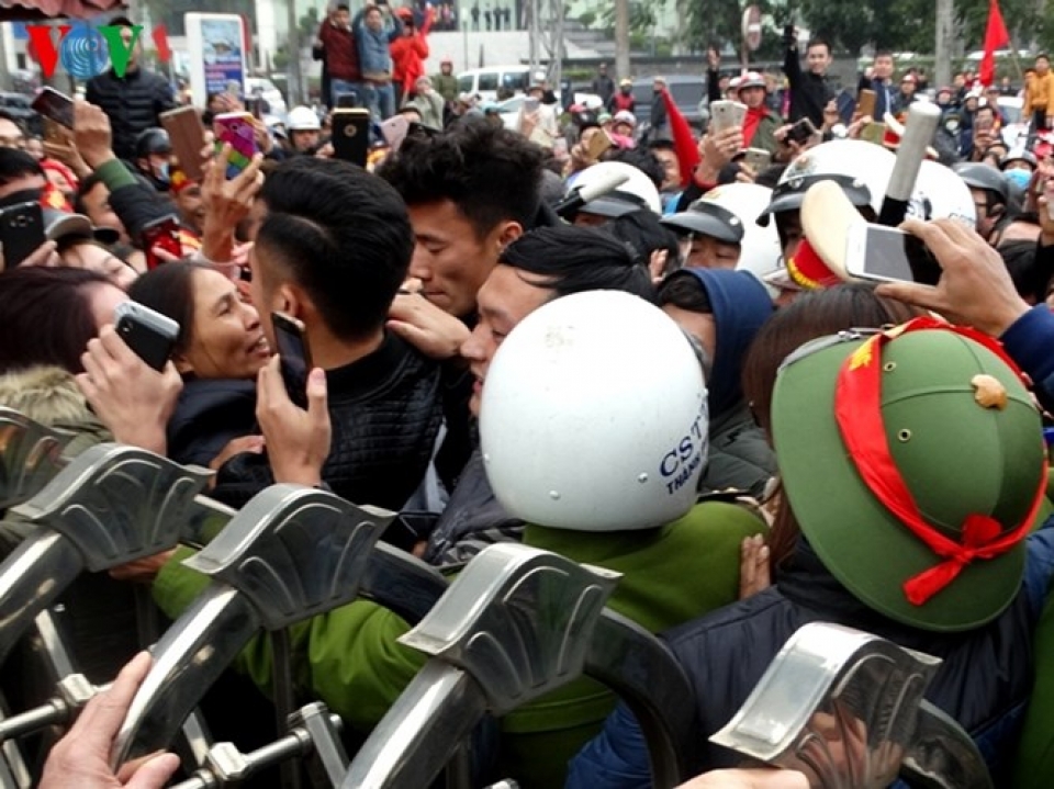 ve thanh hoa bui tien dung nhan ngay tien thuong khung