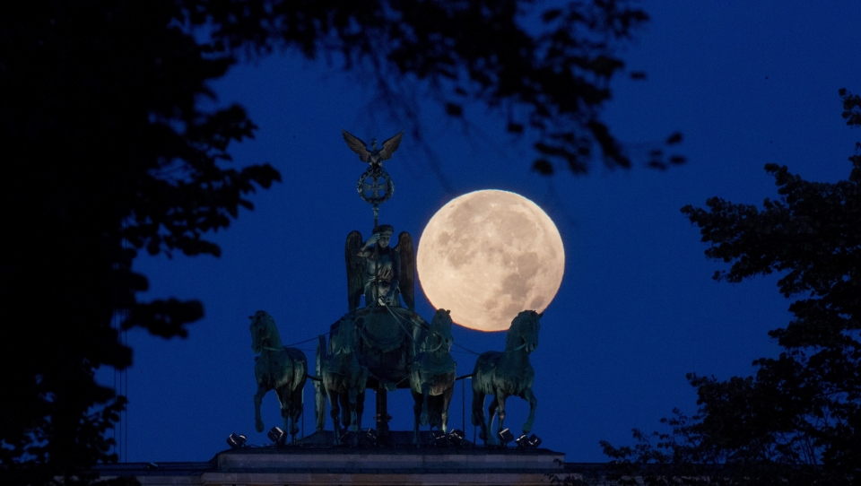 quan sat nguyet thuc toan phan sieu trang va trang xanh