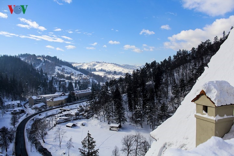 mua dong romania ve dep huyen bi mien co tich