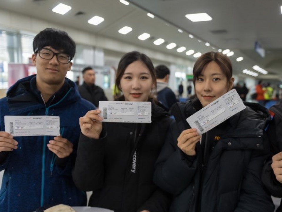 han quoc duoc phep dua van dong vien den trieu tien bang may bay