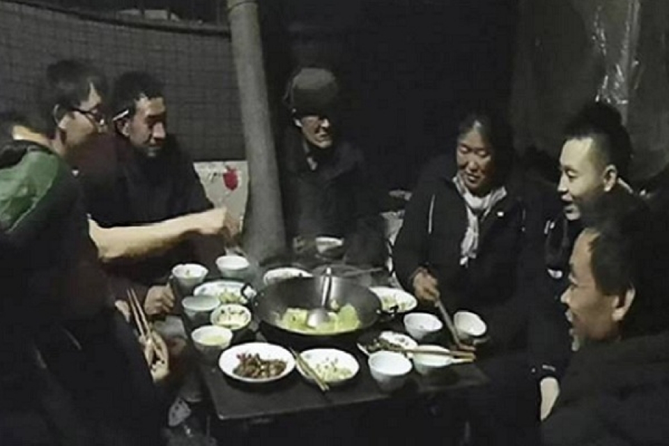 trung quoc doan tu voi gia dinh dung giao thua sau 15 nam luu lac