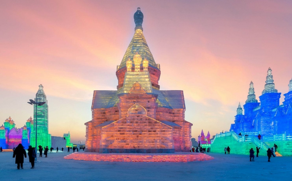 trung quoc lau dai nhu co tich tai le hoi bang lon nhat the gioi