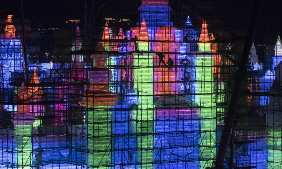 trung quoc lau dai nhu co tich tai le hoi bang lon nhat the gioi