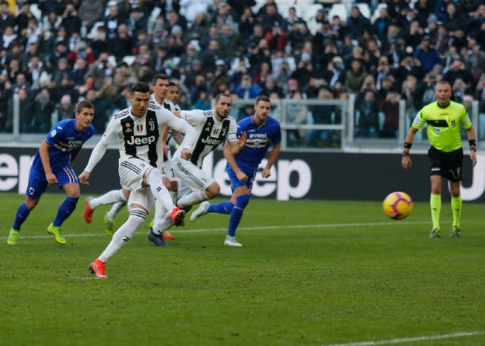 danh bai mbappe va griezmann ronaldo lan thu 5 gianh giai cau thu hay nhat nam