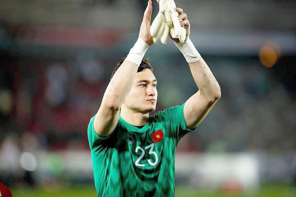 thu thanh van lam tao con sot voi gioi truyen thong thai lan