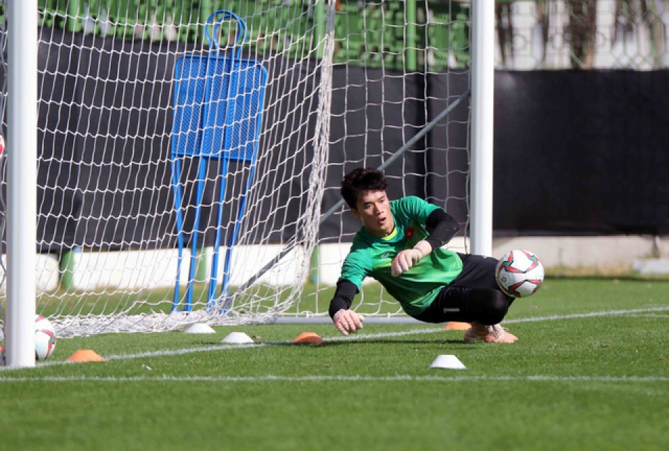 dang van lam mac sai lam thay park trao co hoi cho bui tien dung