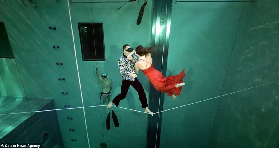 ky luc the gioi nhin tho nhay mua duoi nuoc vua duoc xac lap