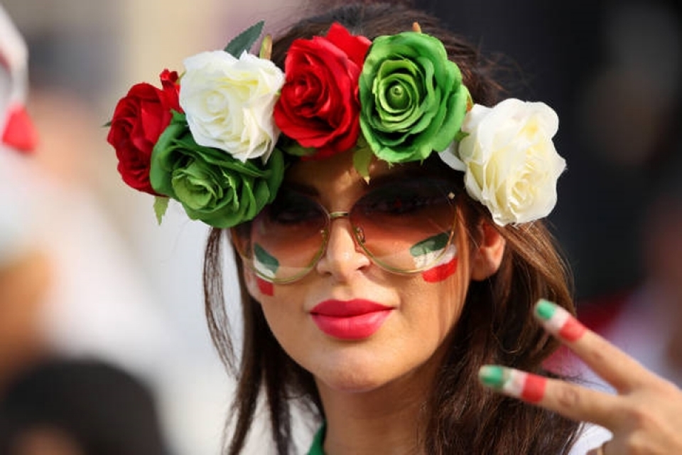 ngat ngay voi cac bong hong tren khan dai asian cup 2019