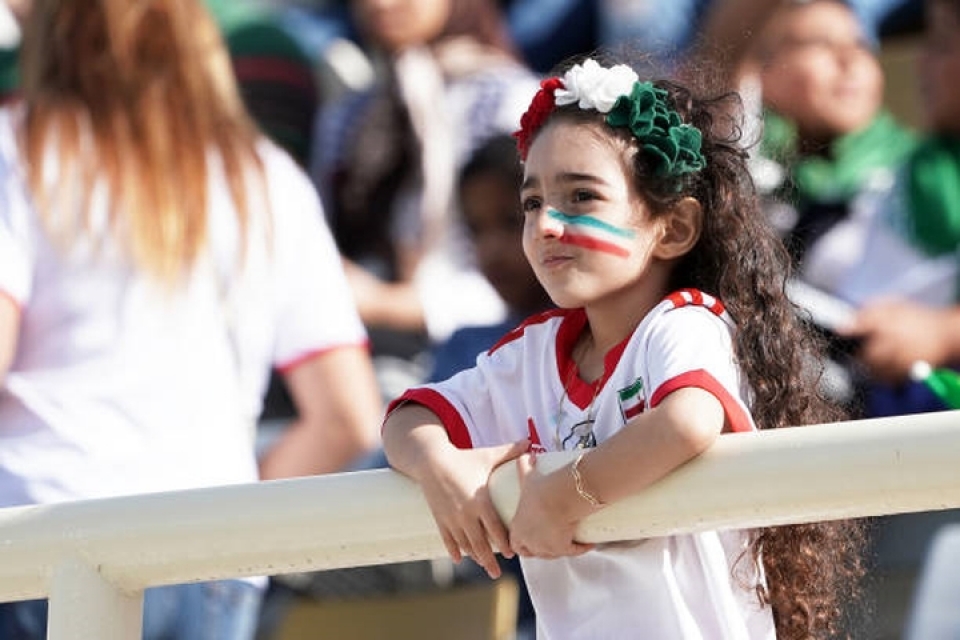 ngat ngay voi cac bong hong tren khan dai asian cup 2019