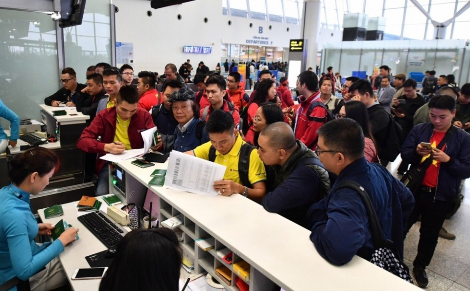 asian cup 2019 nguoi ham mo vuot hon 5300 km tiep lua dt viet nam vao vong 18