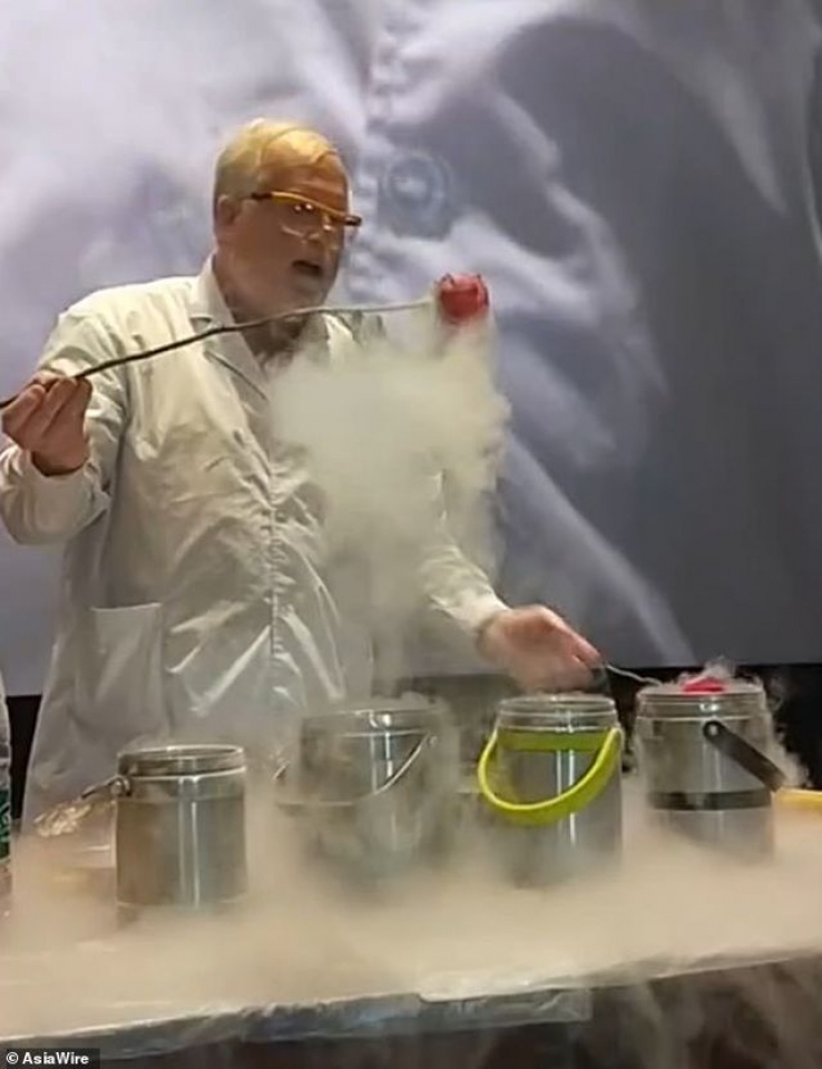 gs hoa hoc tro thanh hien tuong internet voi nhung thi nghiem doc dao