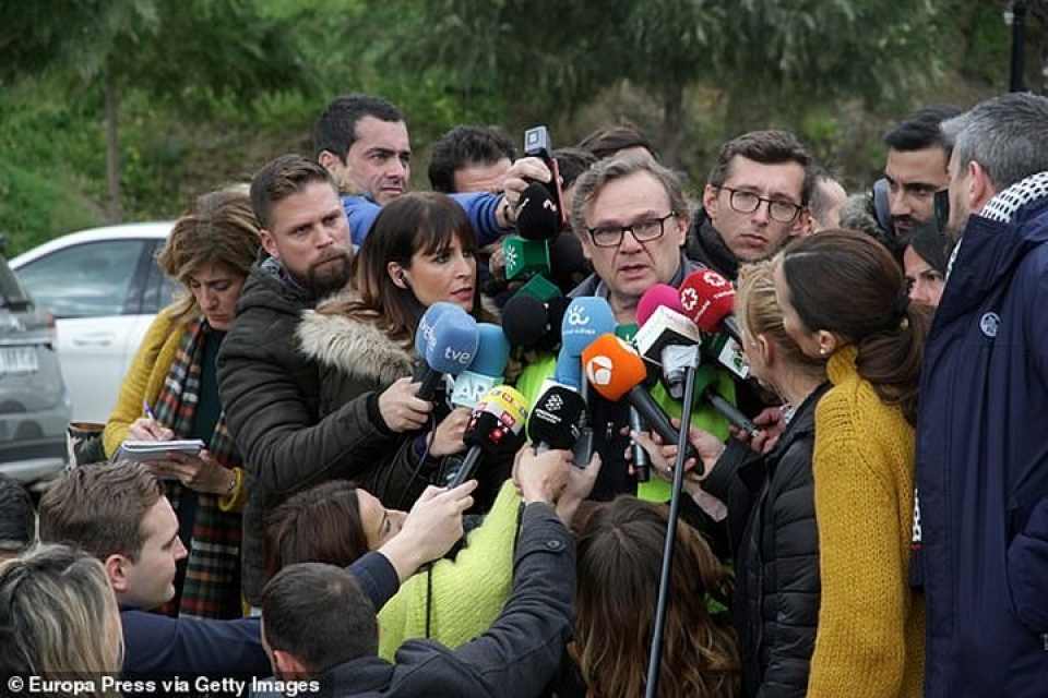 nin tho cho giai cuu be 2 tuoi roi xuong gieng sau 100m