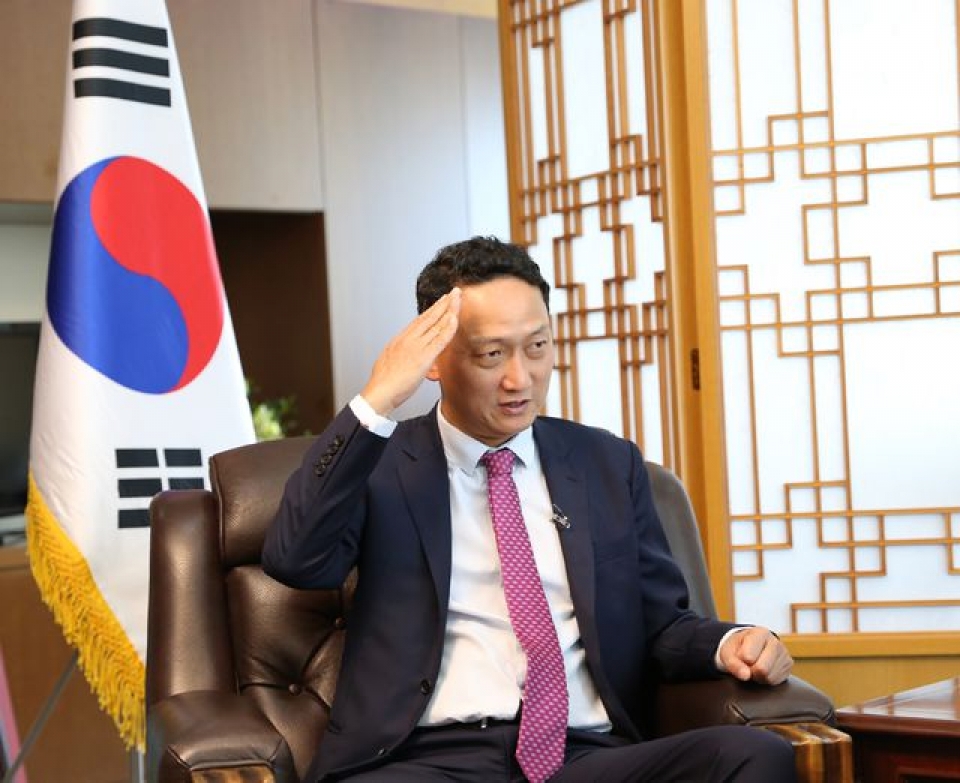 dai su han quoc nguong mo pha an mung cua bui tien dung