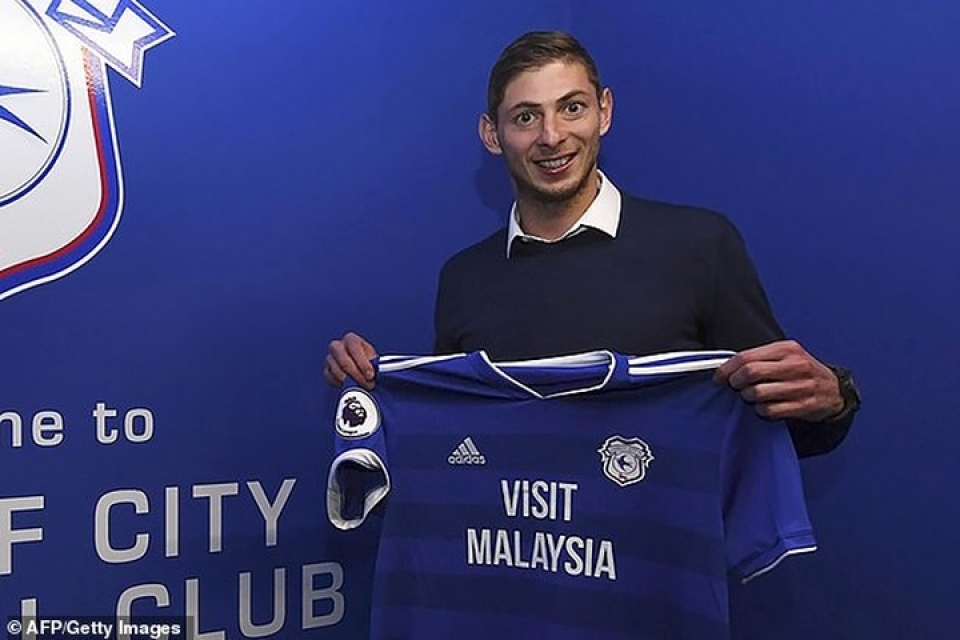 toan canh vu may bay mat tich khi cho emiliano sala toi hoi quan cung cardiff