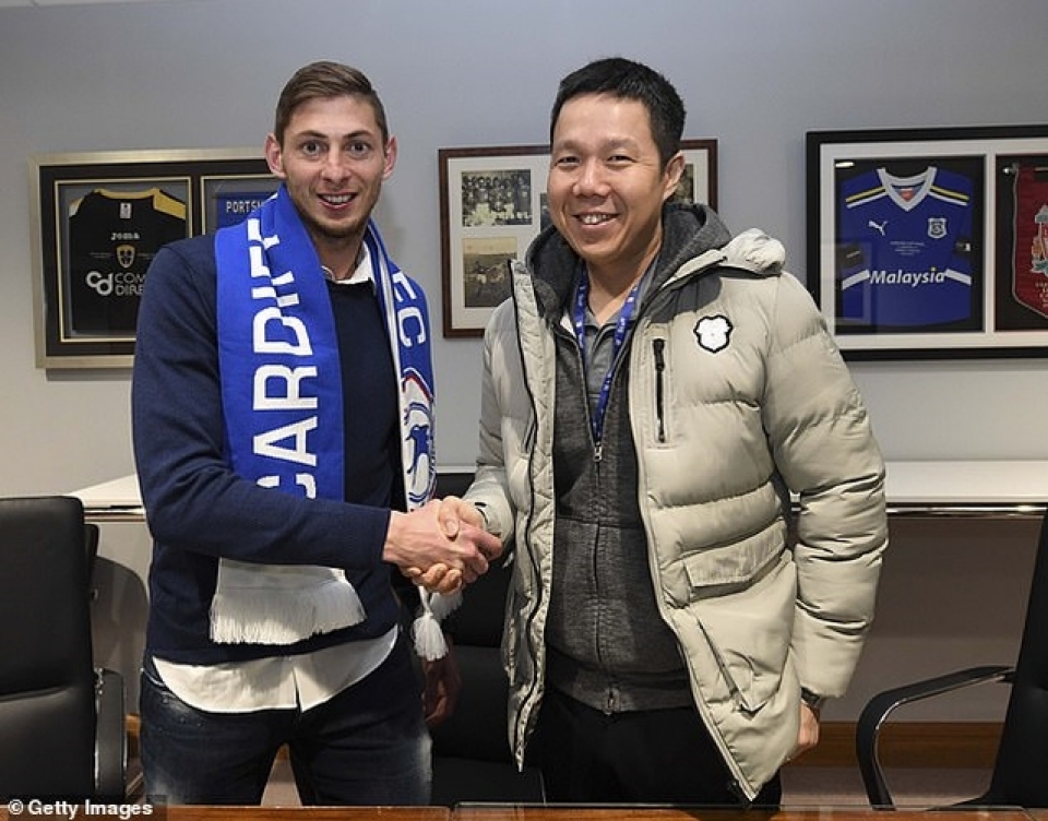 toan canh vu may bay mat tich khi cho emiliano sala toi hoi quan cung cardiff