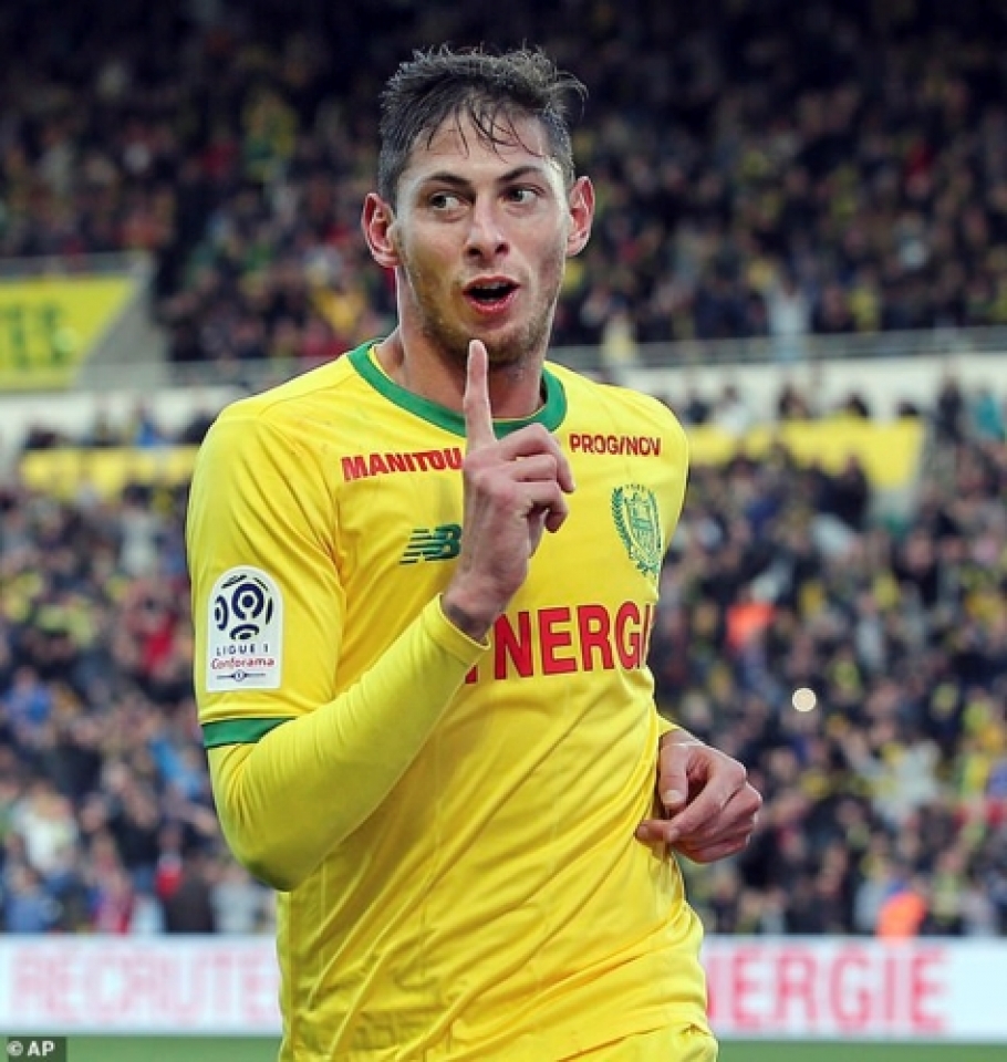 toan canh vu may bay mat tich khi cho emiliano sala toi hoi quan cung cardiff