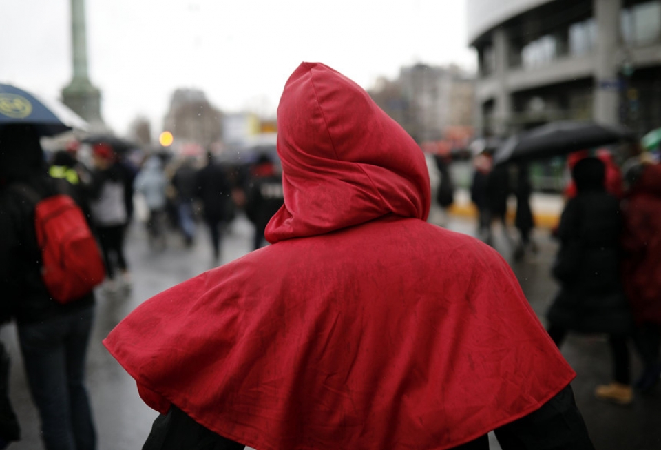 phap khan do xuong duong phan doi ao vang