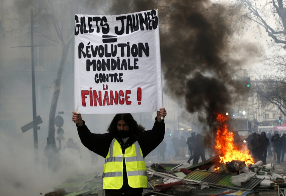 phap khan do xuong duong phan doi ao vang