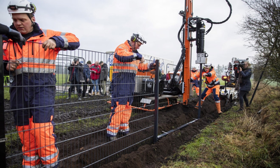 dan mach dung hang rao ngan lon rung doc bien gioi duc