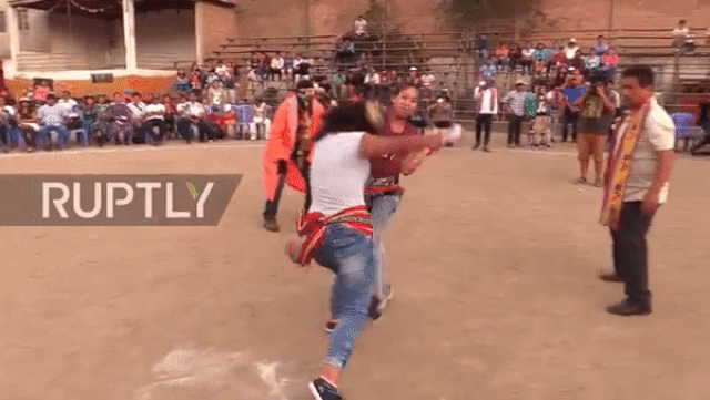 danh nhau de xoa bo moi han thu nam cu chao don nam moi