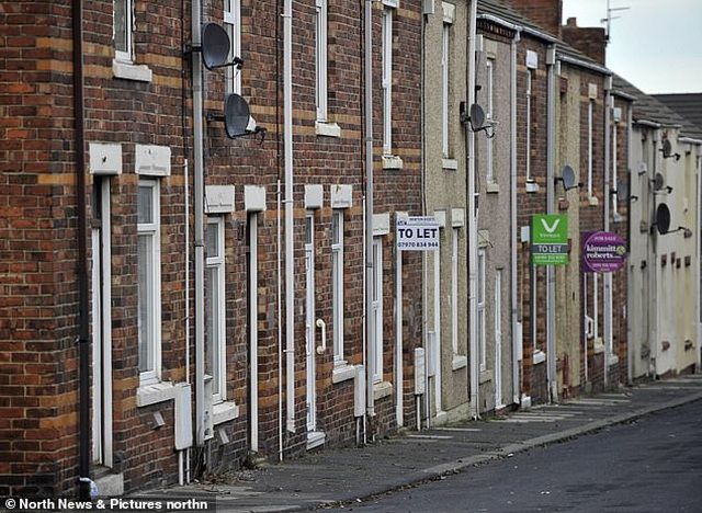 bi an nhung coc tien bi bo lai trong ngoi lang tim thay chu