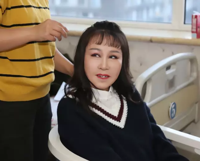 trung quoc co be 15 tuoi co khuon mat ba gia lot xac sau phau thuat