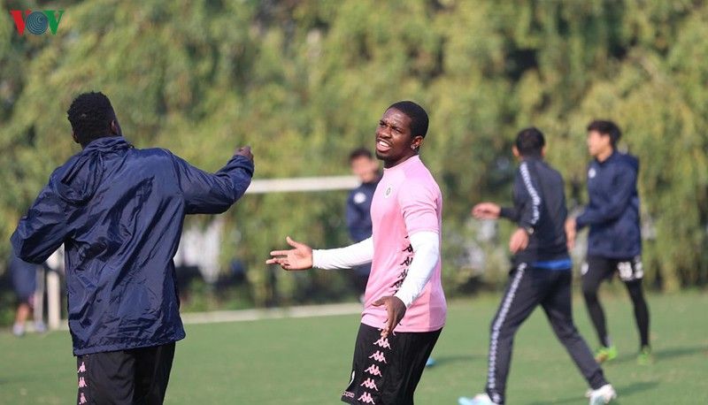 can canh buoi tap khai xuan cua quang hai dinh trong va ha noi fc