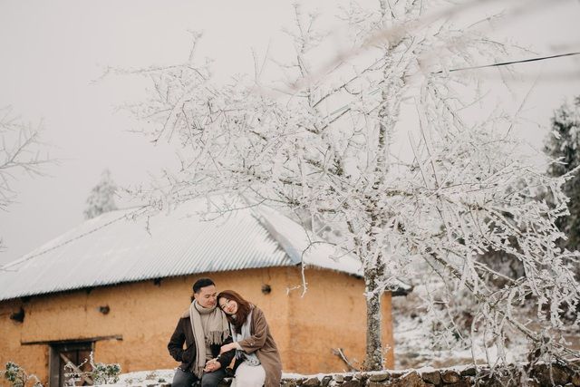 Cặp đôi Hà Nội lên Y Tý chụp ảnh cưới dưới cảnh tuyết rơi, băng tuyết kỳ ảo