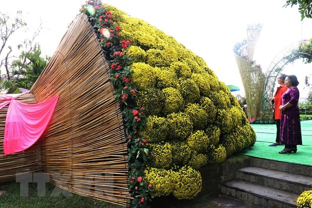 Mô hình bó hoa cúc mâm xôi lập kỷ lục lớn nhất Việt Nam