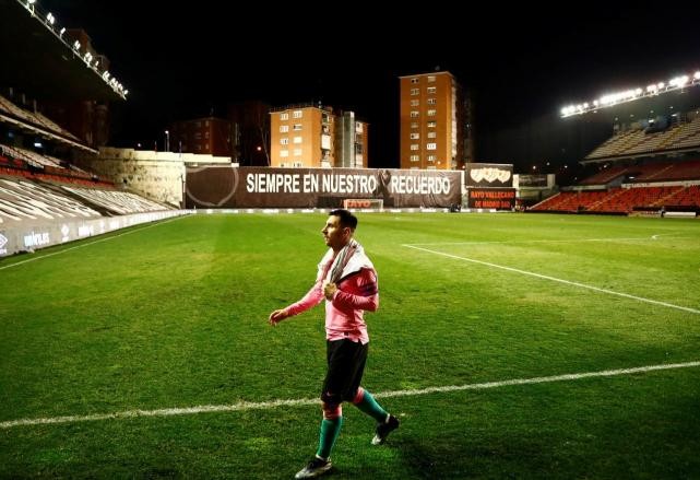 Messi ghi dấu ấn giúp Barcelona vào tứ kết Cúp Nhà vua