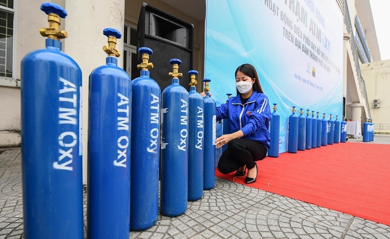Việc chuẩn bị oxy và thiết bị y tế trong thời điểm dịch bệnh Covid-19 tiếp tục diễn biến phức tạp tại Hà Nội là cấp thiết. (Nguồn: Dân trí)