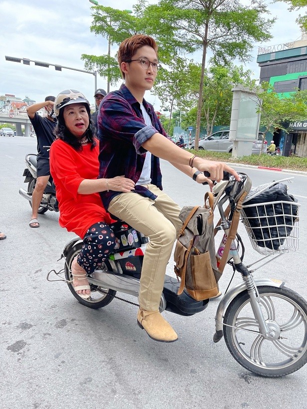 Thương ngày nắng về: Loạt ảnh hậu trường hài hước không có trên phim