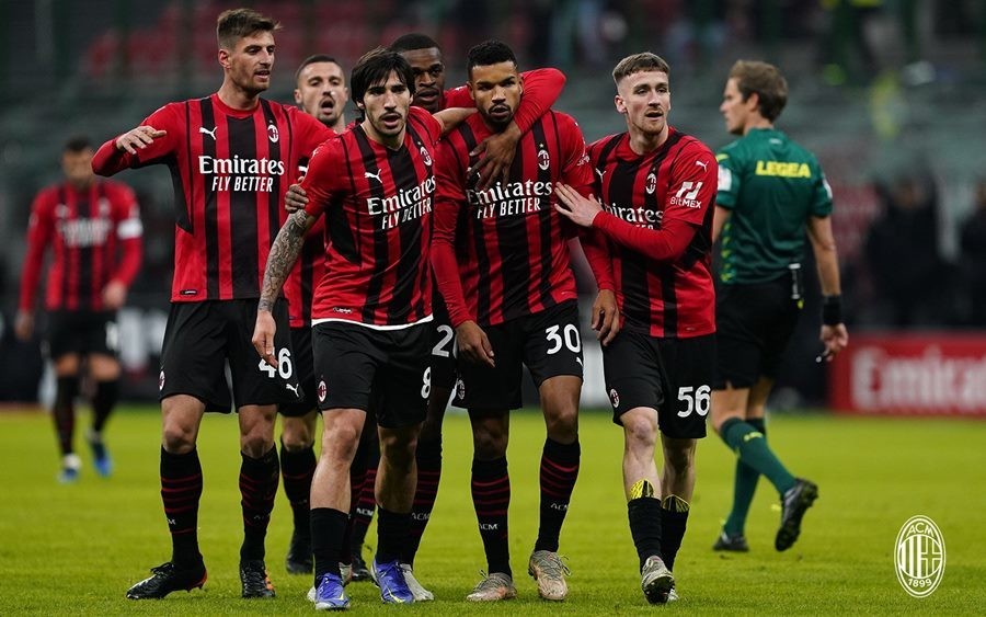 Serie A: AC Milan khiến AS Roma của HLV Mourinho rời xa top 4