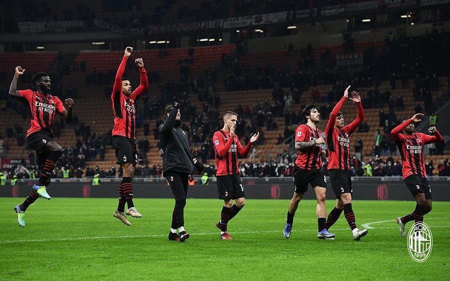 Serie A: AC Milan khiến AS Roma của HLV Mourinho rời xa top 4