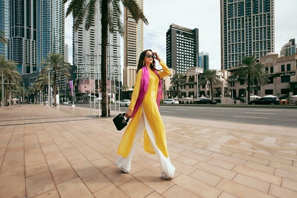 Dàn Hoa hậu, Á hậu Việt diện áo dài khoe sắc, dạo phố Dubai