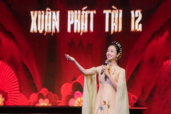 Xuân Phát Tài: Hoa hậu Jennifer Phạm duyên dáng, xinh đẹp bên nghệ sĩ hài Xuân Hinh
