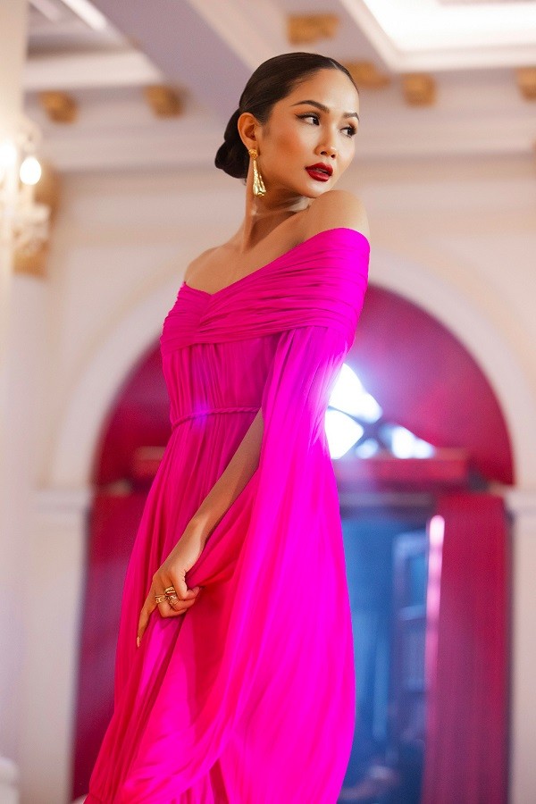 Tạo hình đả nữ khác lạ của Hoa hậu H’Hen Niê trong bộ phim hành động đầu tiên