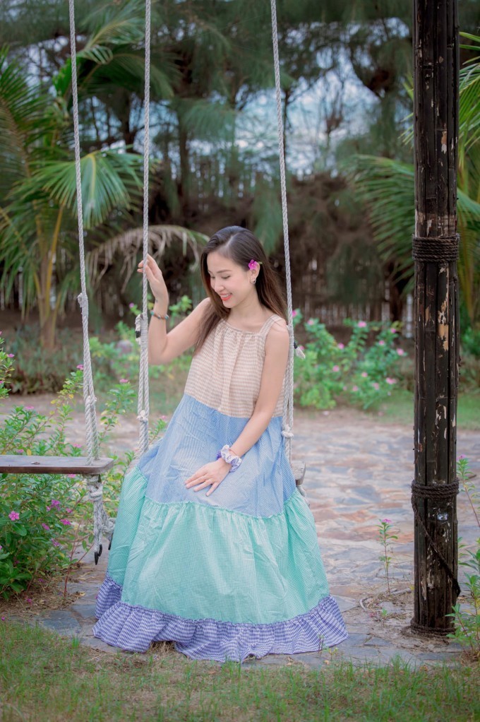 Thời trang nhẹ nhàng, bồng bềnh và thanh lịch giúp Vân ngày càng tỏa sáng