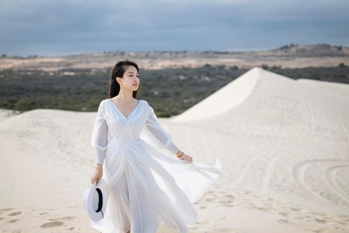 Thời trang nhẹ nhàng, bồng bềnh và thanh lịch giúp Vân ngày càng tỏa sáng