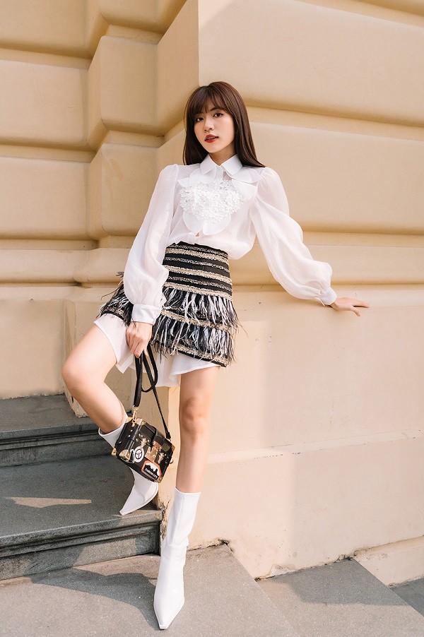 Thương ngày nắng về: Diễn viên vai cô út Vân Vân dạo phố với trang phục được thiết kế riêng