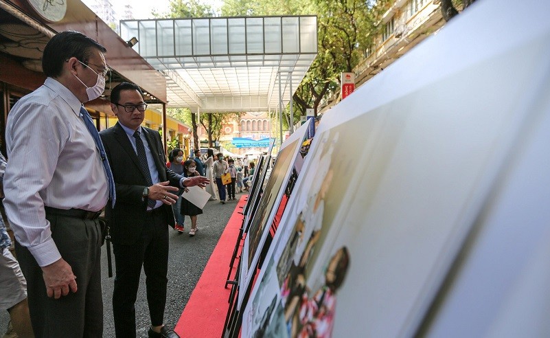 TP. Hồ Chí Minh: Triển lãm ảnh '22 khoảnh khắc' của y bác sĩ trong đại dịch Covid-19