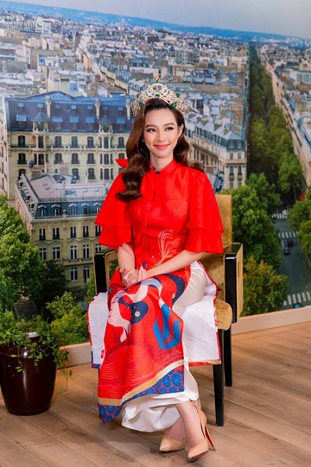 Tham dự các chương trình Tết, sao Việt chăm 'diện' áo dài cách tân