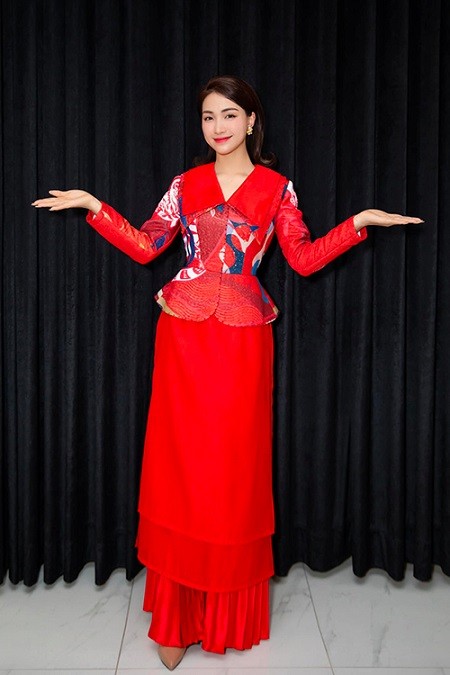 Tham dự các chương trình Tết, sao Việt chăm 'diện' áo dài cách tân