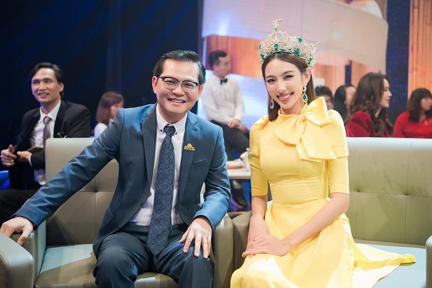 Tham dự các chương trình ngày Tết, sao Việt chăm 'diện' áo dài cách tân