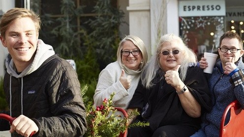 Mỹ: Người phụ nữ trên đường tìm bố mẹ đẻ lại tìm thấy cả... con ruột dù chưa từng mang bầu