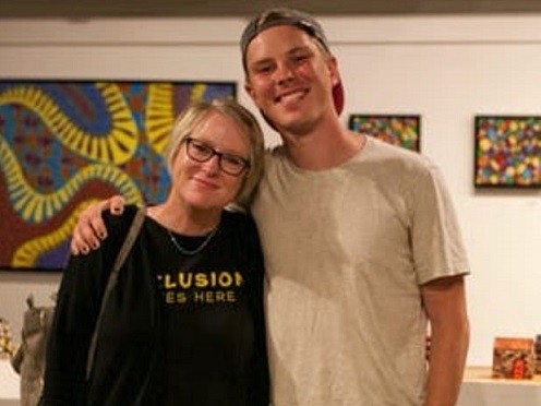 Mỹ: Niềm vui vô biên, người phụ nữ cùng lúc tìm đón nhiều người thân ruột thịt