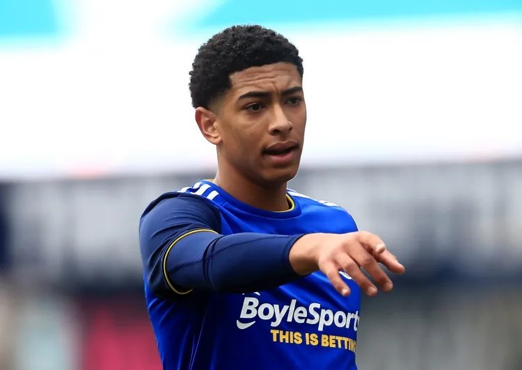 Cập nhật chuyển nhượng cầu thủ: Messi suy nghĩ trở lại Barca; Cập nhật chuyển nhượng cầu thủ: Messi suy nghĩ trở lại Barca;