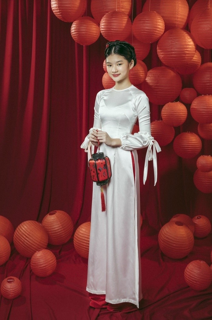 Ba thế hệ nhà Trương Ngọc Ánh mặc áo dài chụp ảnh Tết Ba thế hệ nhà Trương Ngọc Ánh mặc áo dài chụp ảnh Tết